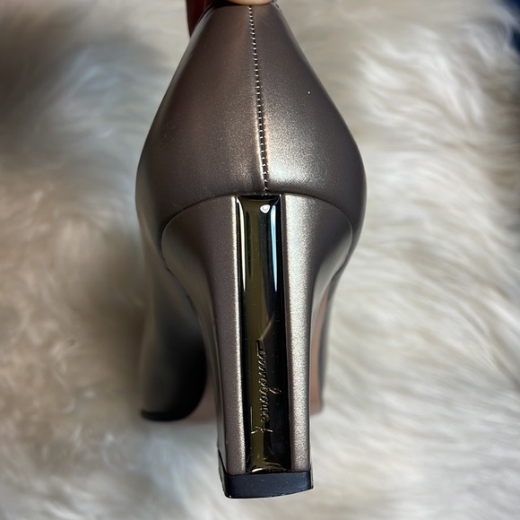 Salvatore Ferragamo heels - Picture 3 of 5